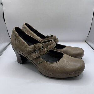 CLARKS Heels Womens US 6.5M Taupe LEATHER Shoes Mary Jane heels D20